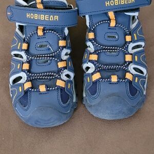 Hobibear Boys Size 1.5 Closed-Toe Sandals